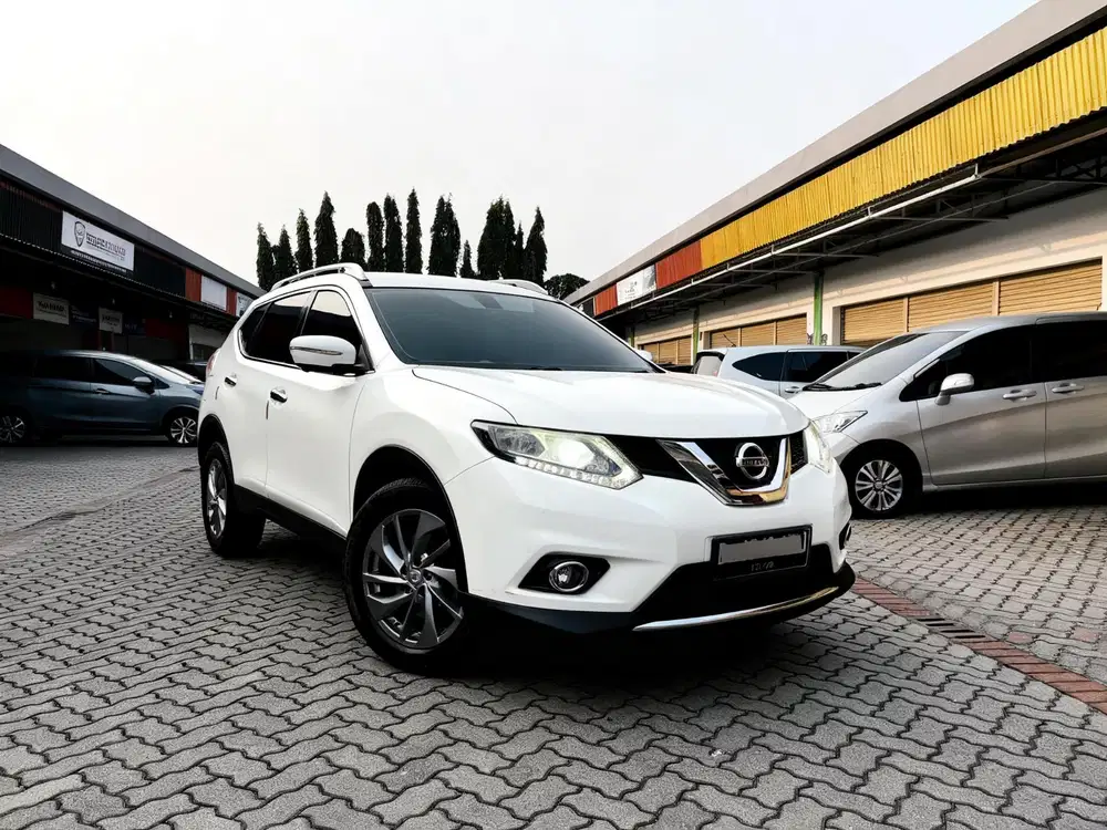 DP 5 JT NISSAN ALL NEW XTRAIL 2.5 AT 2015 WHITE EDITION RARE