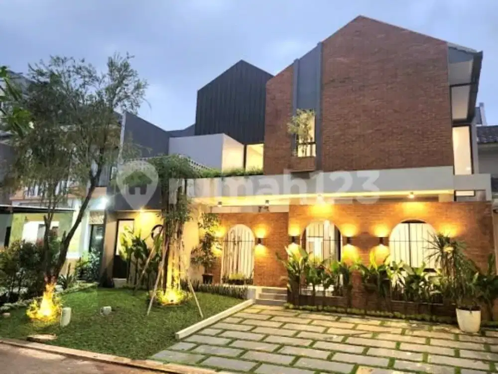 Rumah Cantik 3 Lantai di The Green Banyan Ville BSD