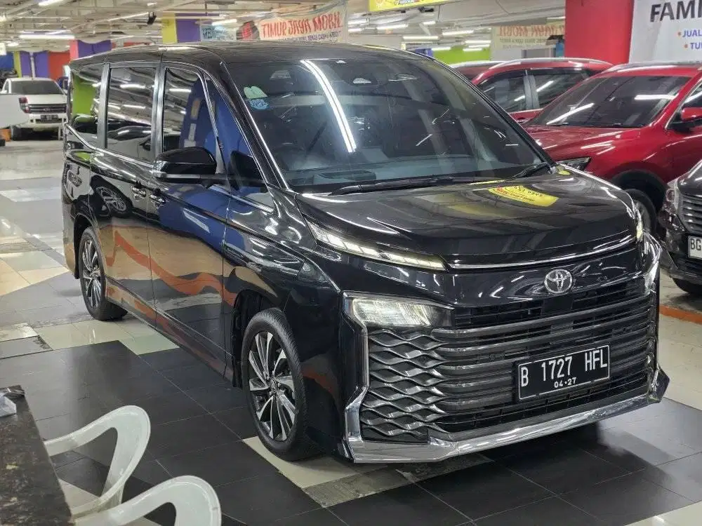 Toyota voxy new model 2022 hitam km50rb