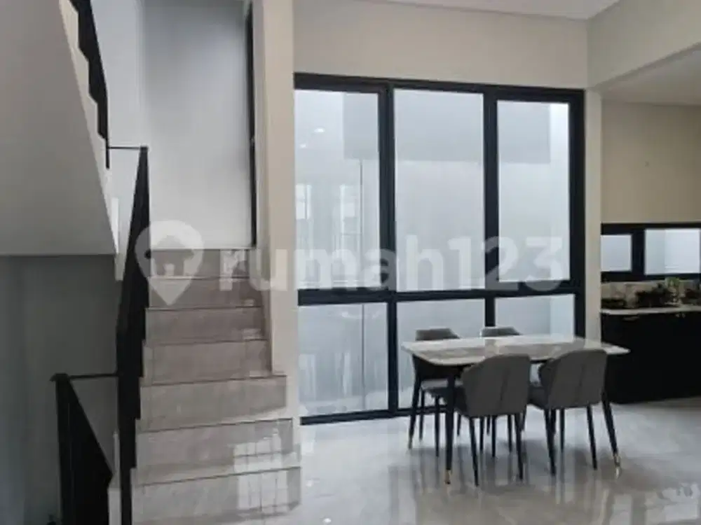 Rumah Nyaman 3 Lantai di Cluster Aether, BSD Green Wich, Tangerang