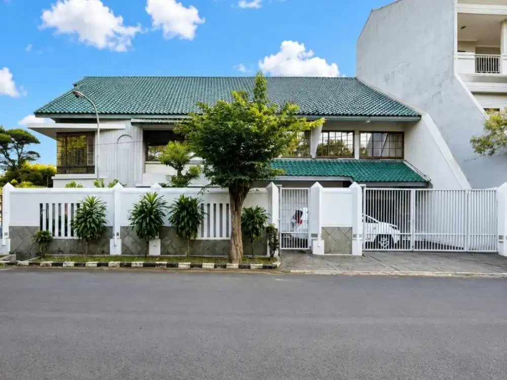 Dijual rumah manyar tompotika