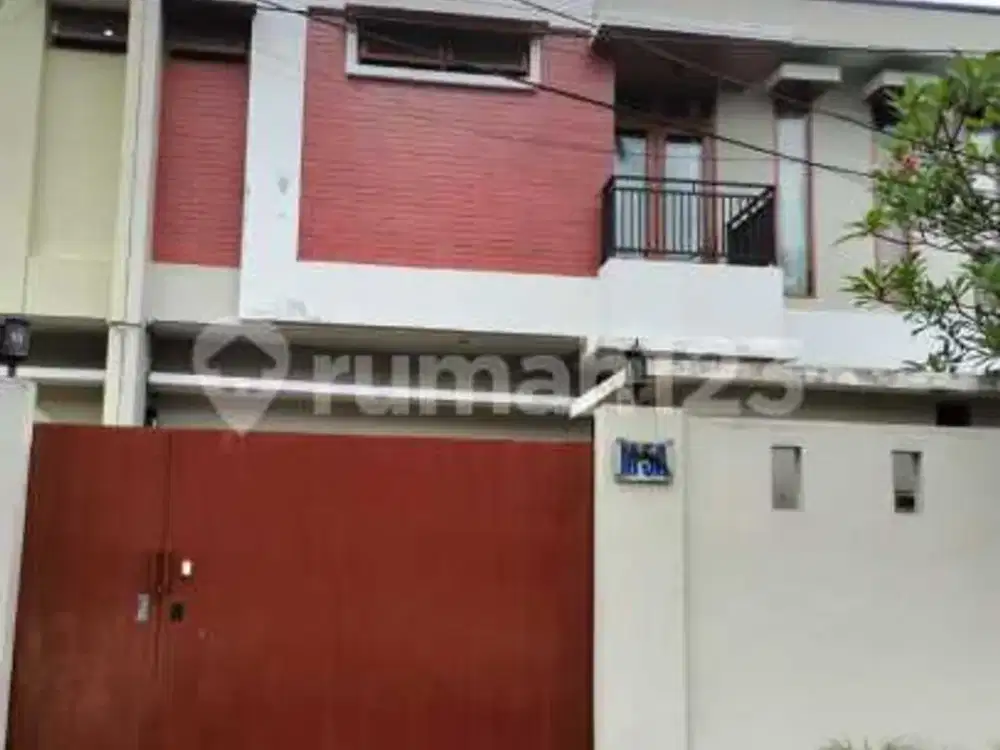 Sewa Rumah Mewah dengan Private Pool & Furnished Lokasi Strategis di Kemang, Jakarta Selatan