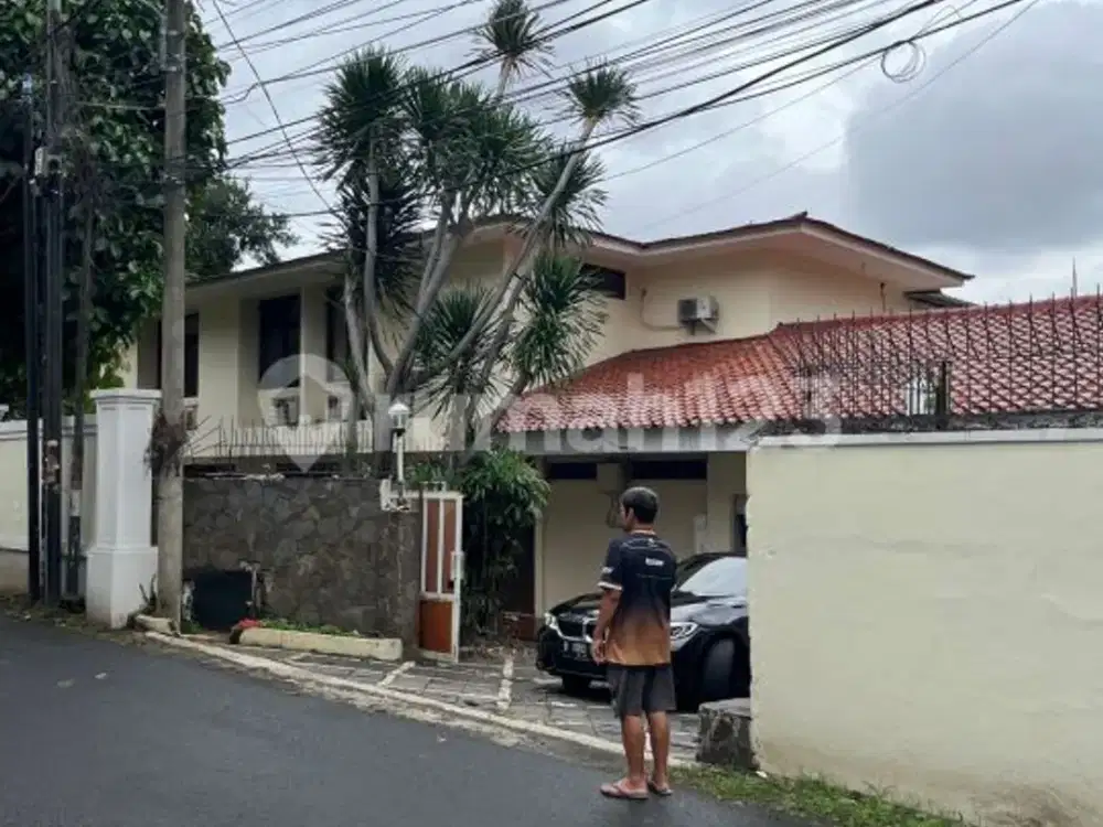 Sewa Rumah Mewah Posisi Hook Siap Huni Lokasi Strategis di Kemang, Jakarta Selatan