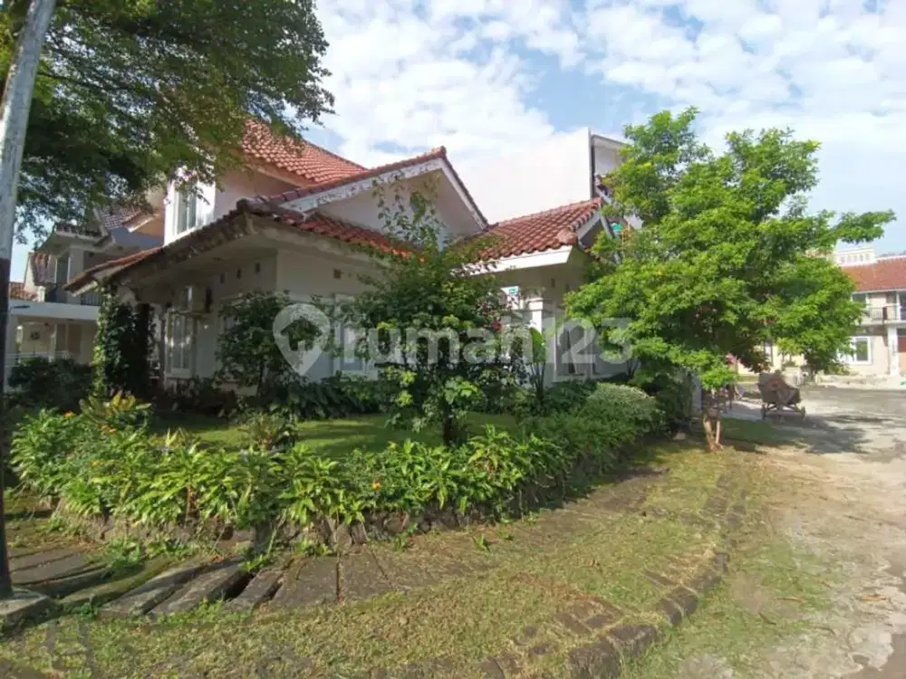 Rumah Asri Hoek 2 Lantai Siap Huni di Sektor 9-Bintaro, Tangerang Selatan