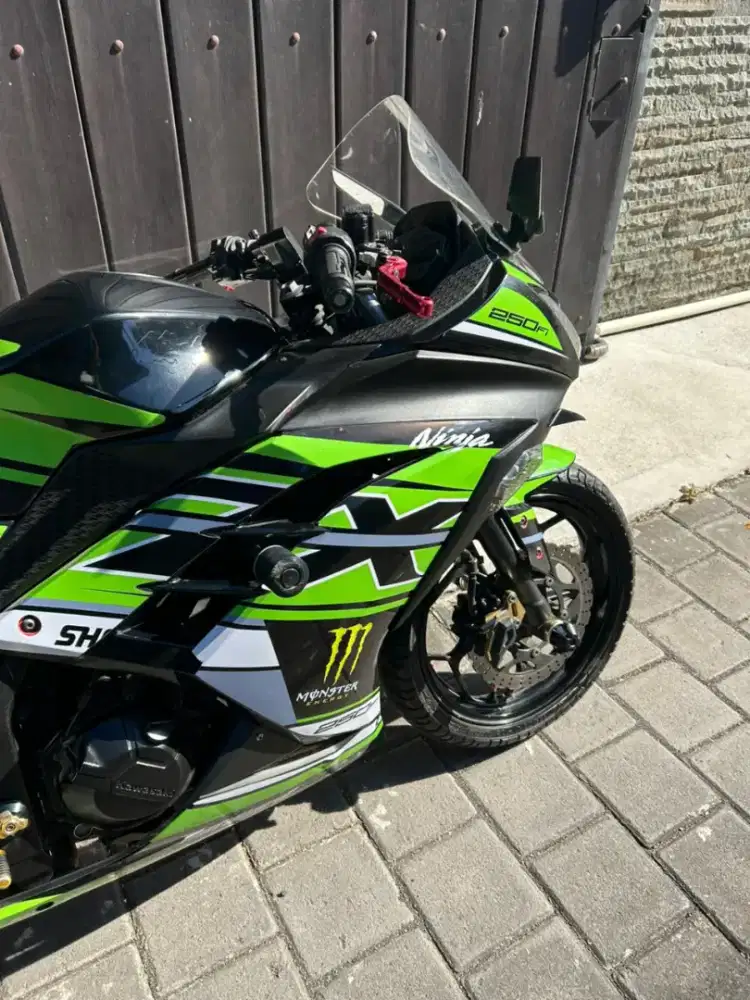Ninja fi 250 thn. 2013 cash. Bali dharma. Motor
