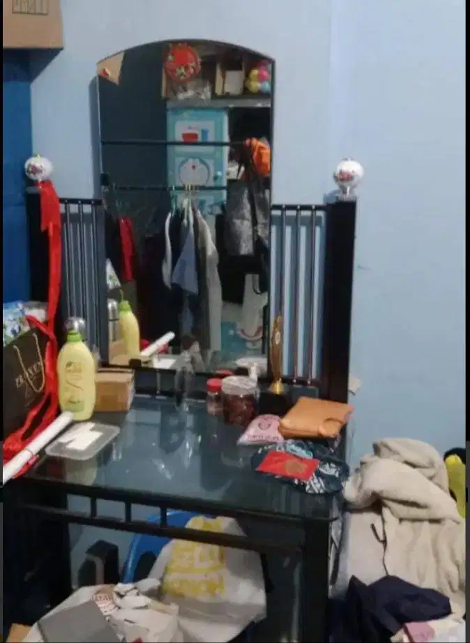 DIJUAL MEJA RIAS 1 SET DENGAN KURSI