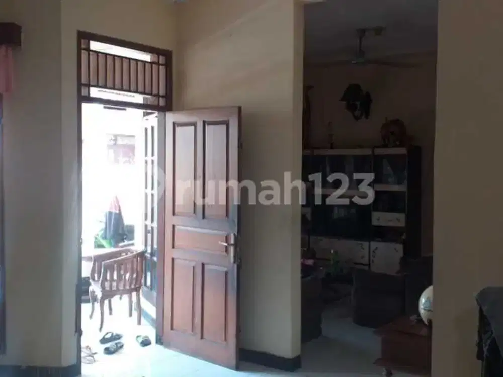 Rumah Bagus Posisi Hoek Lokasi Strategis di Ampera Kemang - Jakarta Selatan