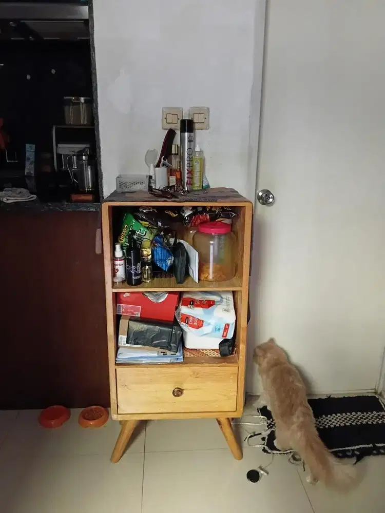 Rak kabinet kayu