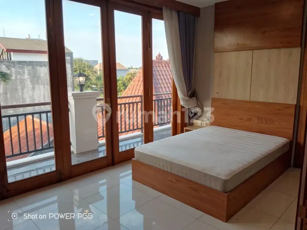 Sewa Rumah Tinggal Mewah Exclusive Lokasi Strategis di Lebak Bulus, Jakarta Selatan