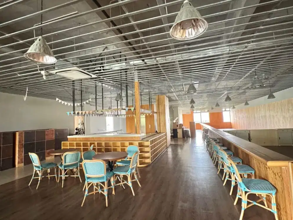 Gedung Komersial 3,5 Lantai Cocok Untuk Restoran dan Gedung Pertemuan Lokasi Strategis, Area Cikarang Jawa Barat, Bisa Nego!!