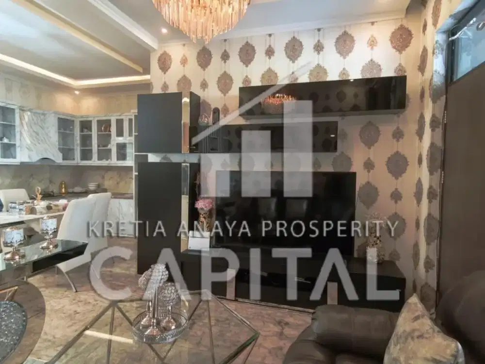 RUMAH DENGAN VIEW DANAU DILENGKAPI KOLAM RENANG INDOOR DI KOTA BARU PARAHYANGAN