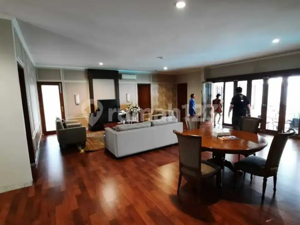 Sewa Rumah Bagus Ada Kolam Renang Lokasi Strategis di Dharmawangsa, Kebayoran Baru - Jakarta Selatan