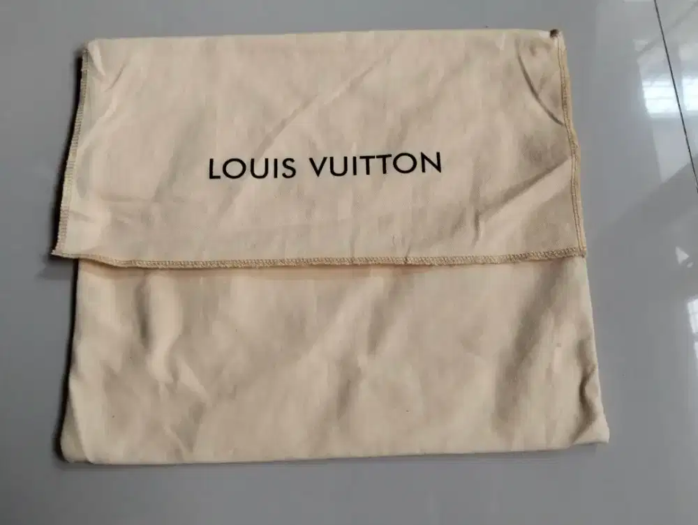 Dust bag Louis Vuitton