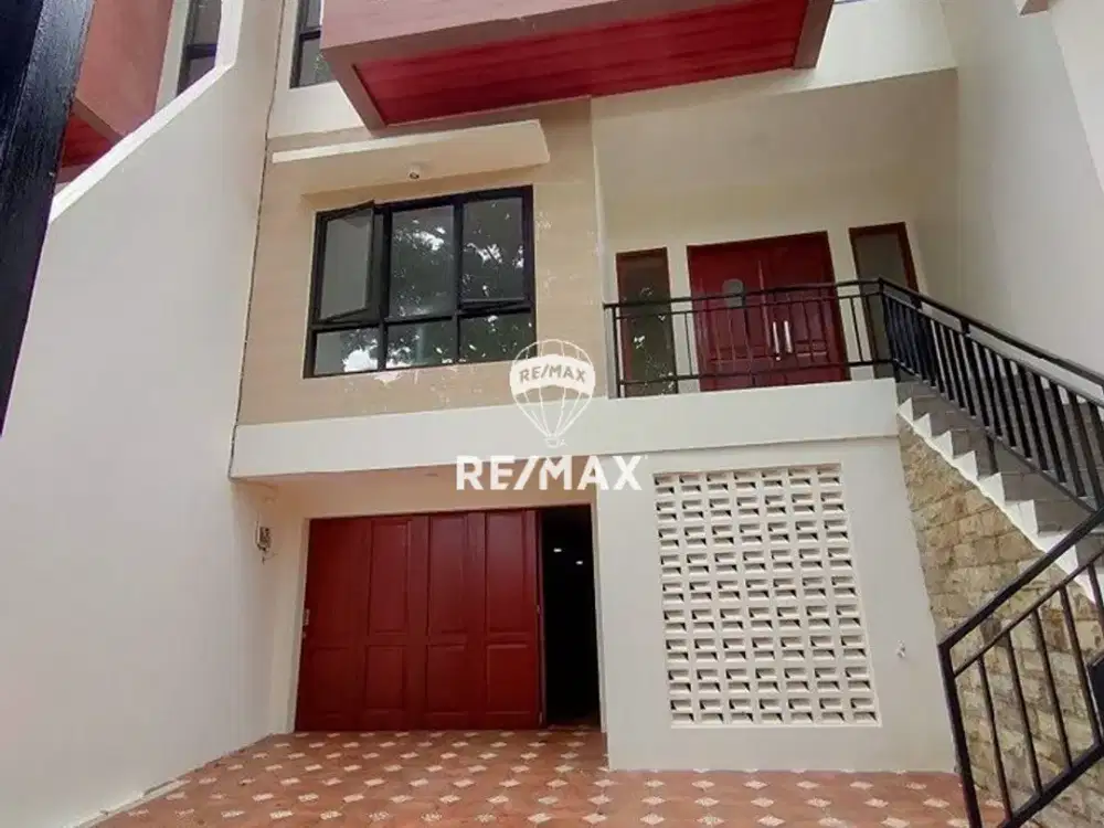 Dijual Rumah 3 lantai di jakarta selatan kondisi baru