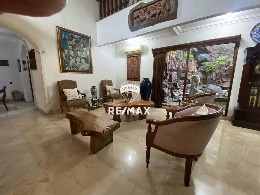 Rumah Siap Huni di Kebon Jeruk, Jakarta Barat – LT 490 m² LB 360 m², 7 KT, SHM