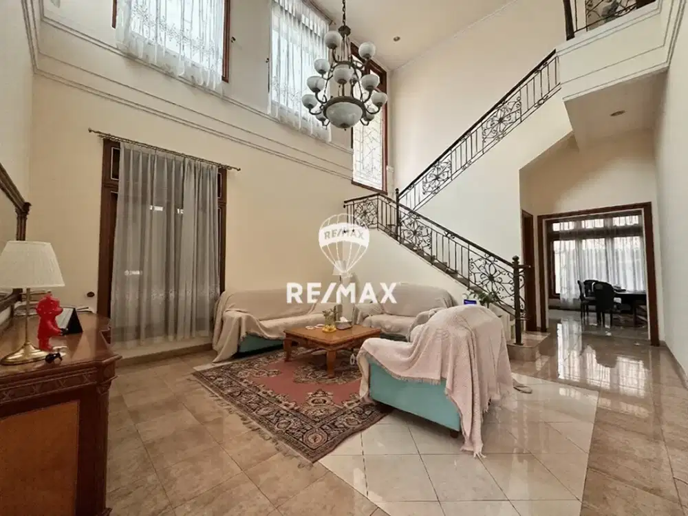Disewakan Rumah Besar Full Furnished Dekat UPH & Tol Karawaci 4+1 kamar tidur, 4+1 kamar mandi di