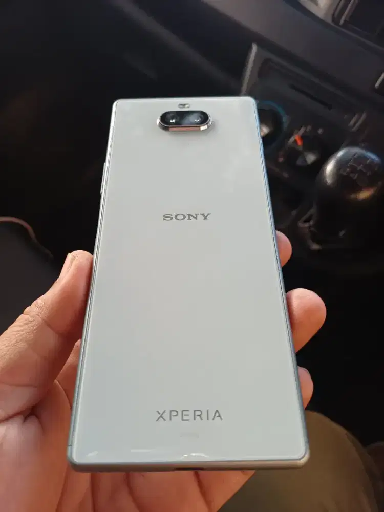 Sony xperia 8 4/64gb
