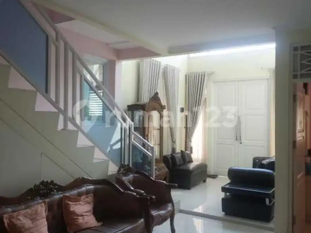Rumah Indah 2 Lantai Siap Huni Lokasi Strategis di Pancoran, Jakarta Selatan