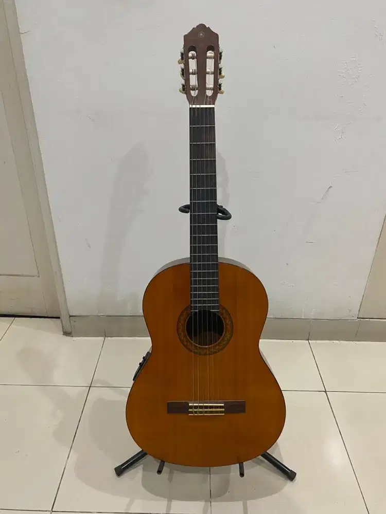 Yamaha CX40 - Gitar Klasik Versi Elektro Akustik dengan Preamp Pasif