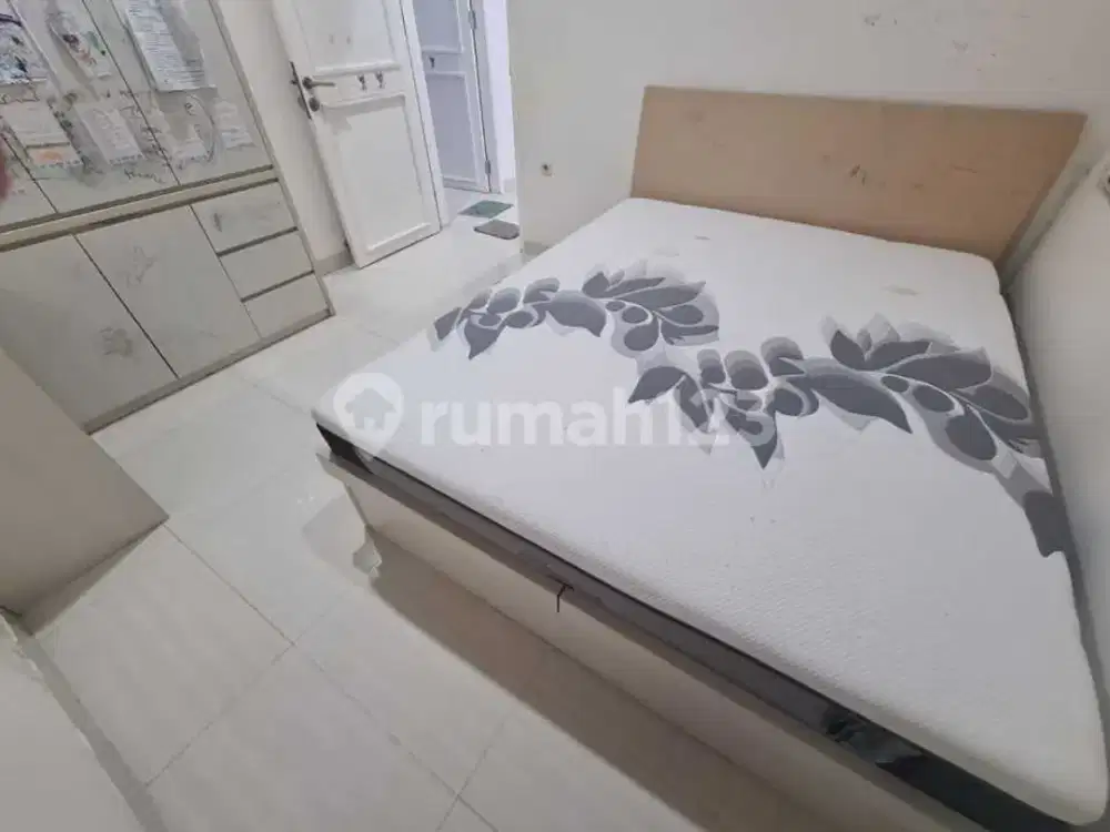 Rumah Cantik Furnished Bagus Lokasi Strategis di Cluster Castilla BSD, Tangerang