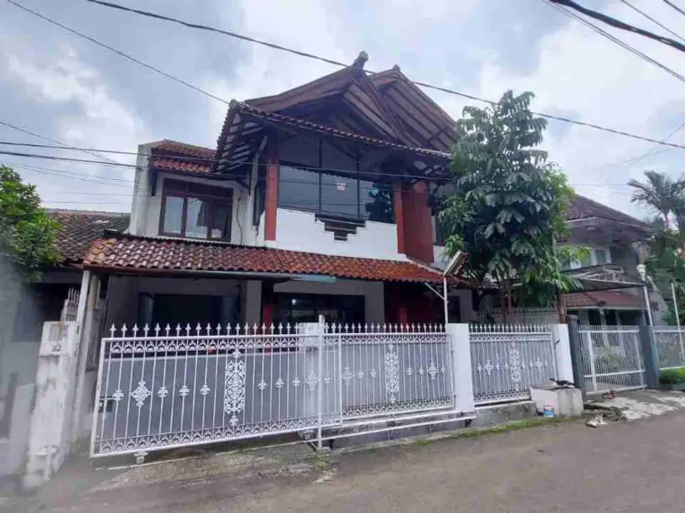 Rumah Lama di Turangga Sayap Buah Batu Bandung
