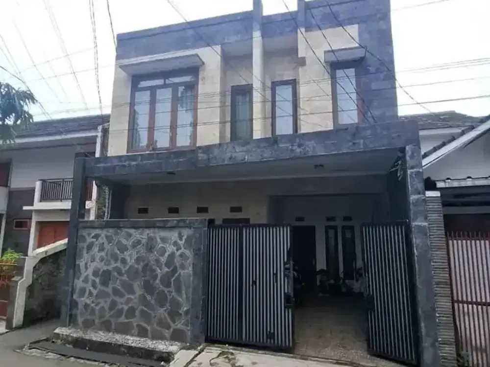 TERMURAH DIJUAL RUMAH 2,5 LANTAI DI DAERAH CIKUTRA BANDUNG LOKASI DEKAT DENGAN RS SANTO YUSUF