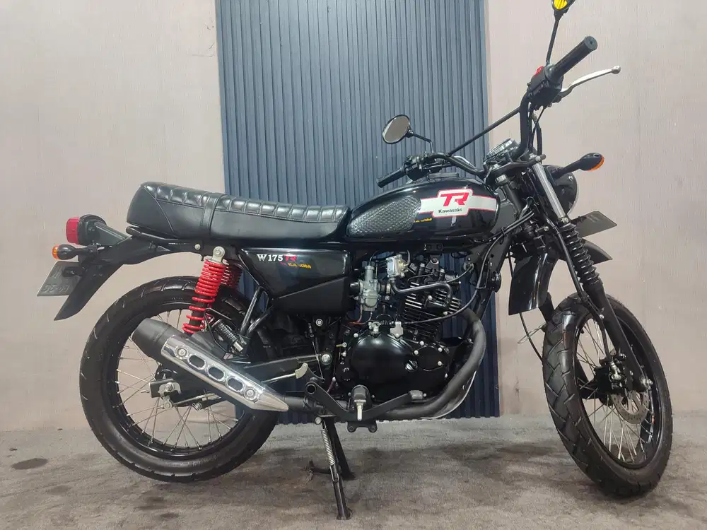 Kawasaki W175 TR 2025 LIKE NEW mulus terawat siap pakai...