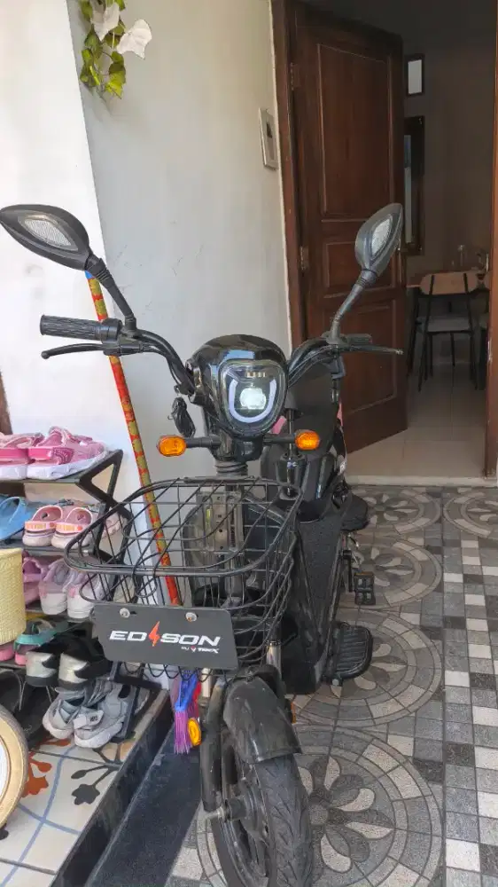 Sepeda listrik Edison regale hitam