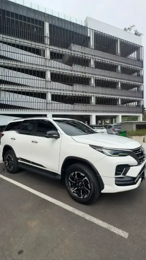 Toyota Fortuner 2.8 GR Sport VRZ 2022 | Tangan 1 | Record Auto2000