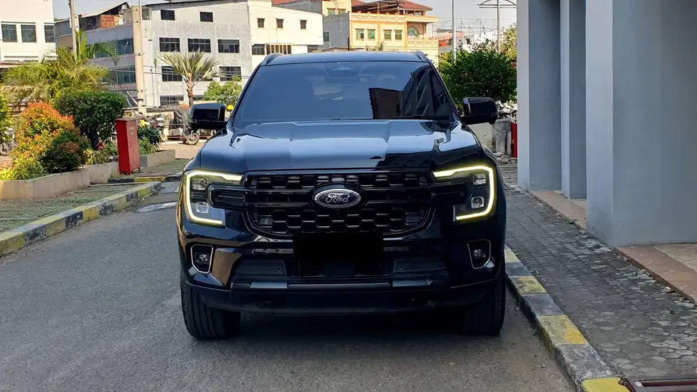 Ford Everest Titanium 2.0 Turbo 4x4 Diesel Black n Brown 2025 NIK 2024
