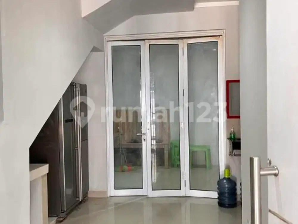 Rumah Indah 2.5 Lantai Dalam Cluster di Graha Raya, Tangerang Selatan