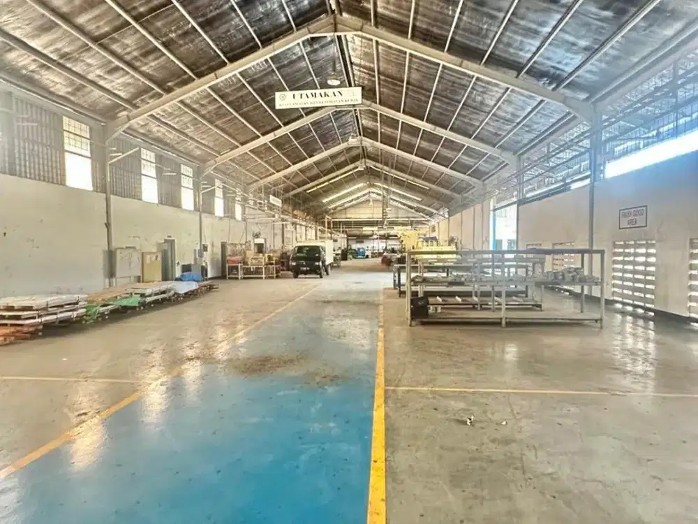Gudang Siap Pakai di Bekasi | LT 2.000 M² | LB ±1.500 M² | SHM | Zona Industri | Akses Kontainer 20–40 Feet