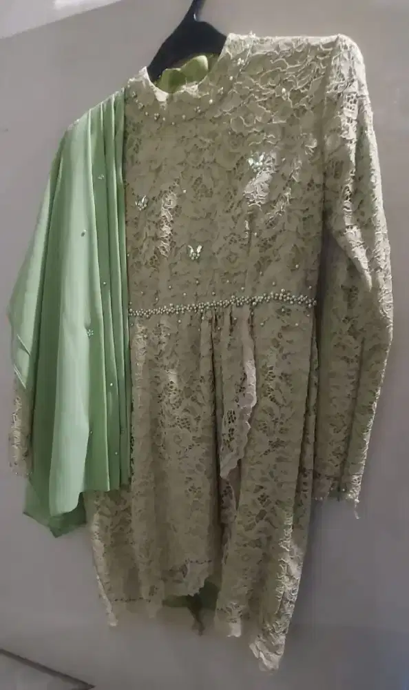 Kebaya Brukat premium hijau sage + Pasmina