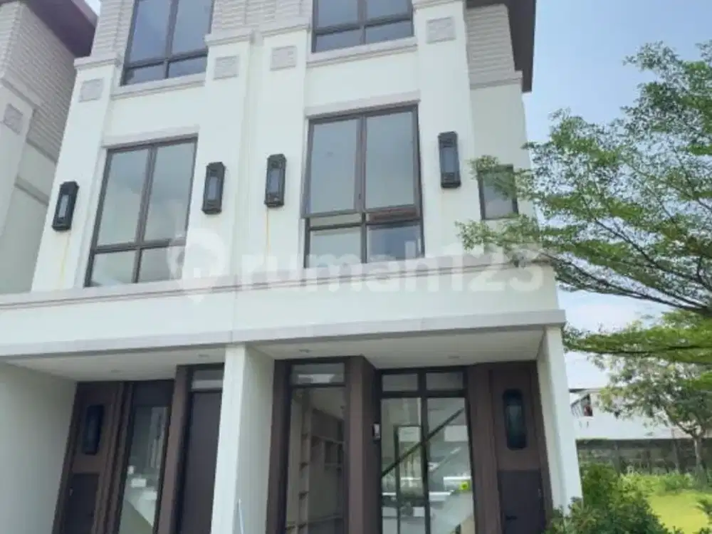 Rumah 3 Lantai Siap Huni di Lavon Cluster Osaka