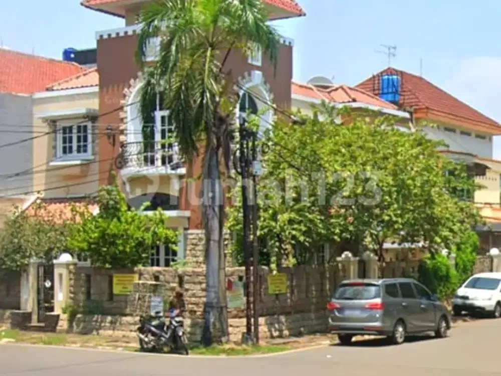 Rumah Mewah Cantik Strategis Parkir Luas di Citra Garden 3, Jakarta Barat