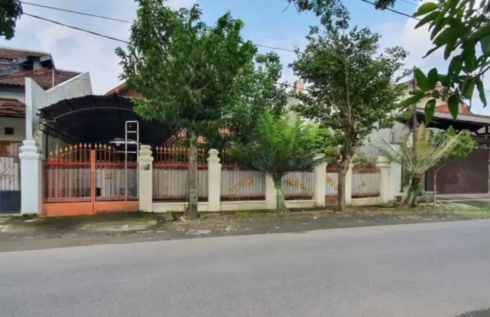 Tanah & Bangunan (Rumah Luas) di Sumber Banjarsari Solo Kota