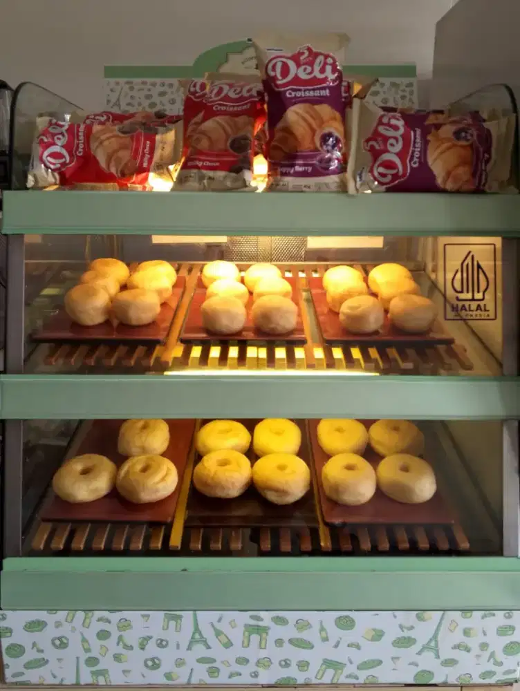 Dijual etalase kue, ayam dll