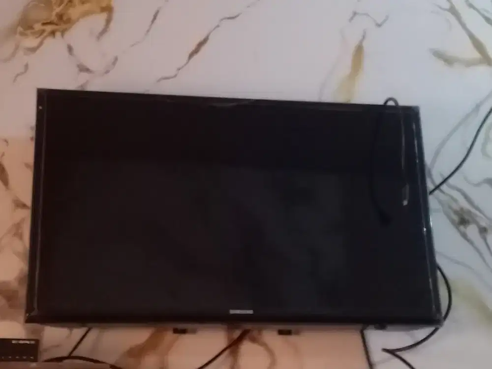 Tv 32 in merek Samsung kondisi di jamin Masi bagus normal