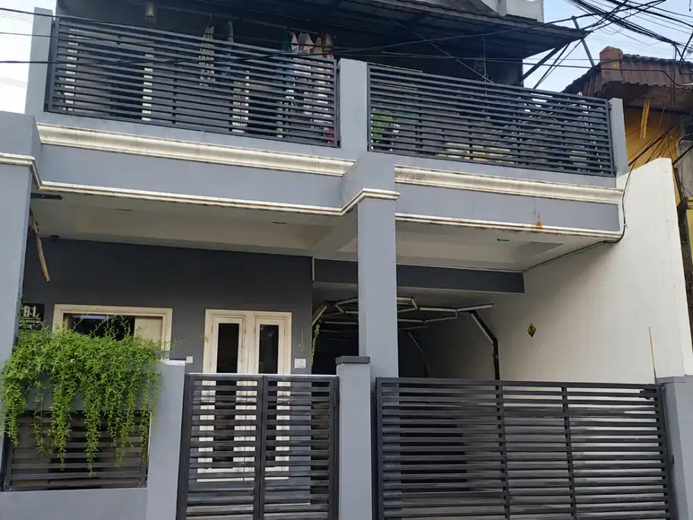 Rumah Gede Siap Huni di Klender Jakarta Timur Lokasi Strategis Dekat Stasiun