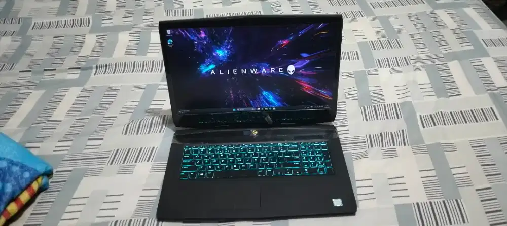 Alienware M17  i7 8750H  RTX2070 8GB