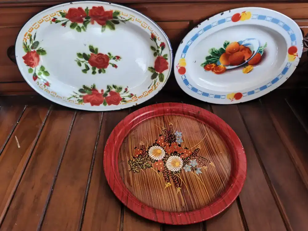 Nampan Piring kaleng enamel  lawas
3 pcs