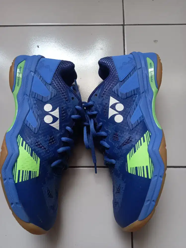Sepatu badminton yonex 41biru