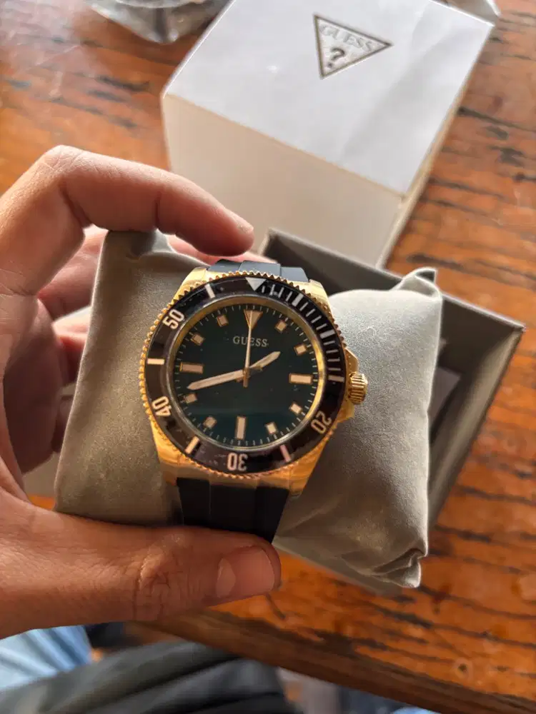 Guess Jam tangan