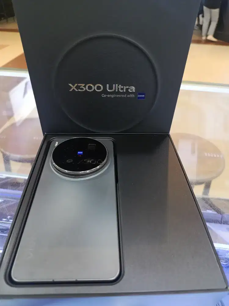 VIVO X300 Ultra 16/512gb warna Black second Like New