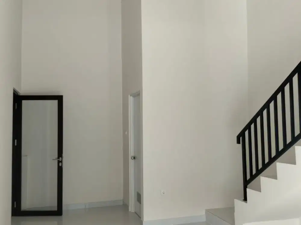 DISEWAKAN GUDANG BANGUNAN BARU DENGAN OFFICE MUAT KONTAINER 20 40 FEET di GUDANG ERA PRIMA INDUSTRIAL TANGERANG