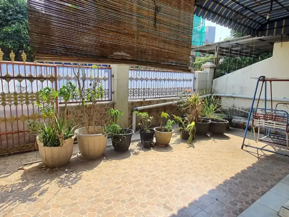 DIJUAL RUMAH 4 KAMAR TIDUR DENGAN GARASI HADAP BARAT di KALIDERES PERMAI