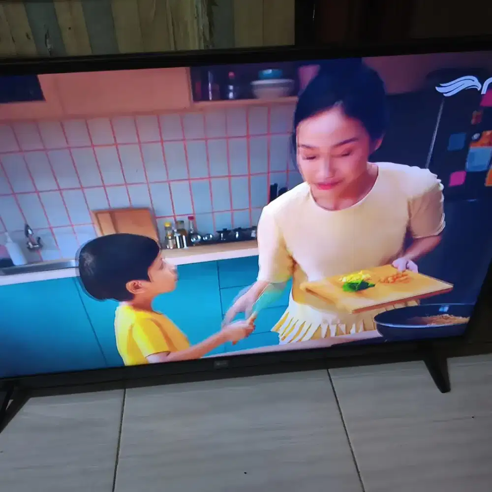 Tv digital sharp 24 in siap pakai