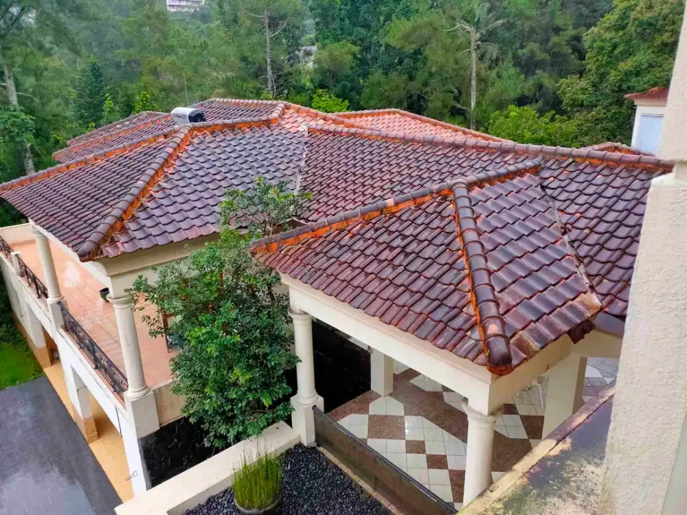dijual villa di Megamendung ada kolam renang fully furnished bagus bersih sejuk aman view gunung