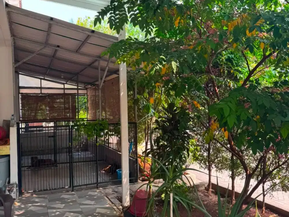 DIJUAL RUMAH LUAS SIAP HUNI FURNISHED ADA CARPORT LISTRIK BESAR di GOLF LAKE JAKARTA BARAT