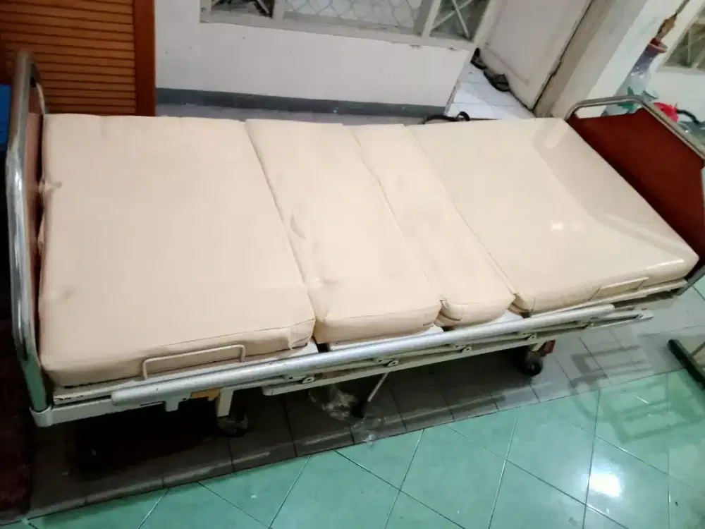 Kasur pasien / rumah sakit